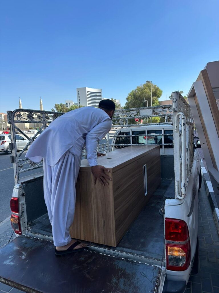 Free junk removal services are available in Dubai. We offer free removal of furniture, old appliances, electronics, household items, and office junk, transforming your unwanted items into treasures for others. Simply give us a call and relax